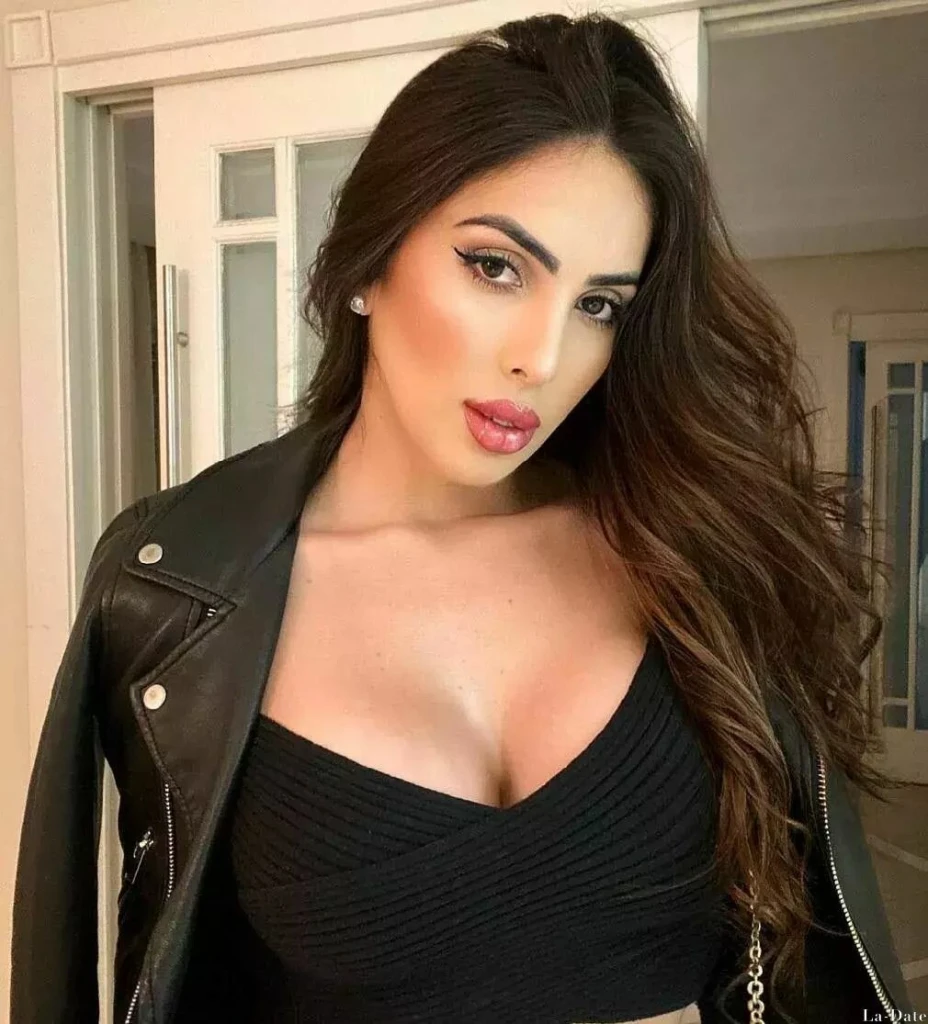 Fernanda Profile image 3